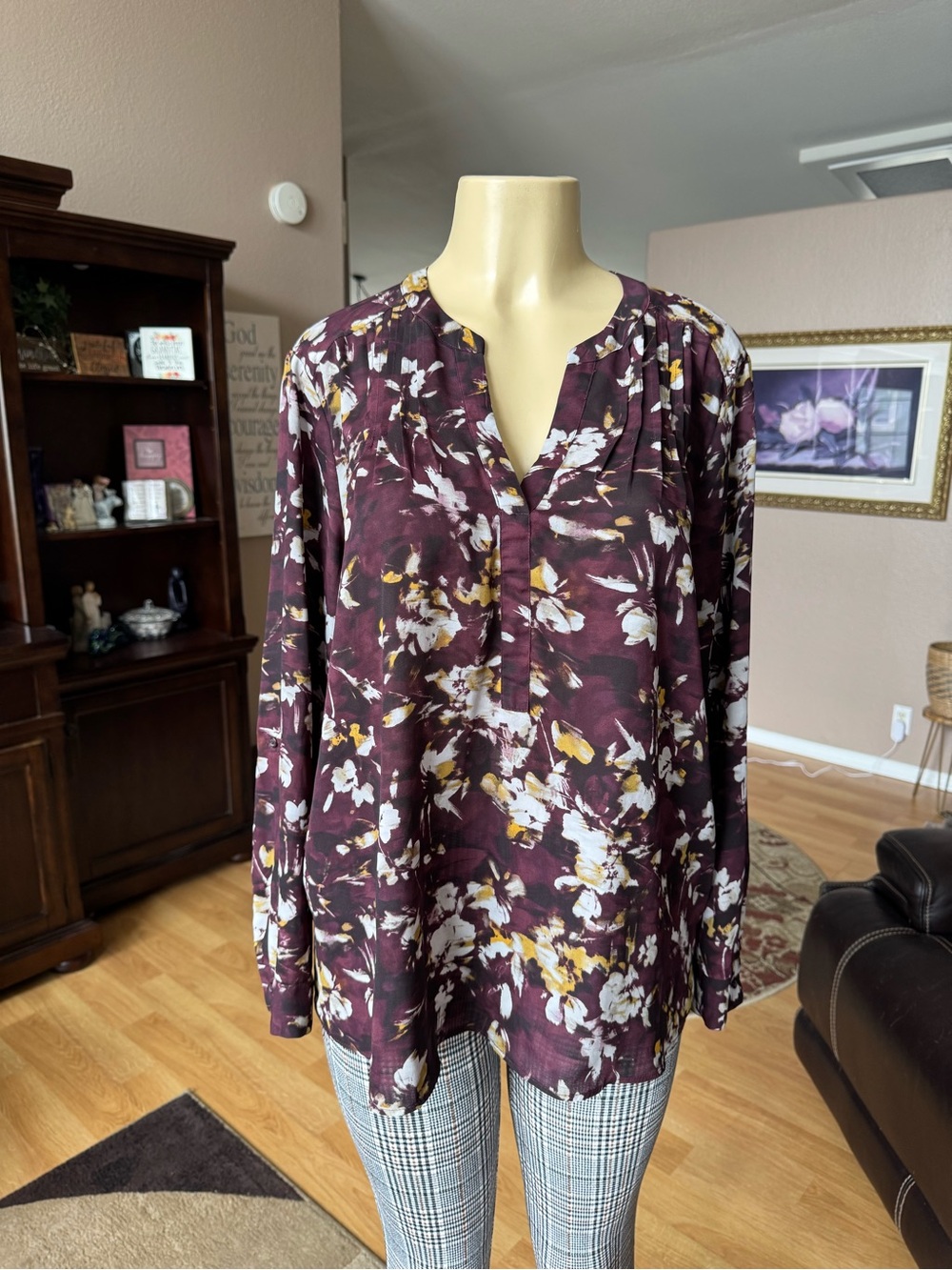 Simply Vera brown & white floral w/mustard accents V-neck blouse-size L